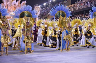 Rio de Janeiro Karnavalı 'ndan Beija Flor Samba okulunun geçit töreni. 1 Mayıs 2022, Rio de Janeiro, Brezilya: Rio de Janeiro 'daki Özel Karnaval Grubu Şampiyonları geçit töreninde samba okulu Beija Flor geçidi