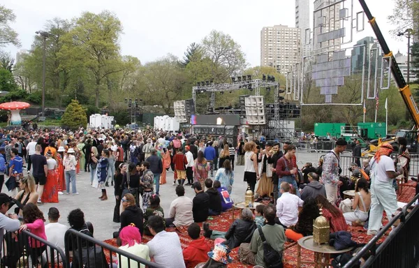 Central Park 'ta Robot Kalp Bedeli New York' ta. 1 Mayıs 2022, New York, ABD: Robot Kalp Fare 'nin New York' taki ikinci ve son günü Wollman Parkı, Central Park 'ta 13 sanatçı, müzik ve sanat kutlaması.