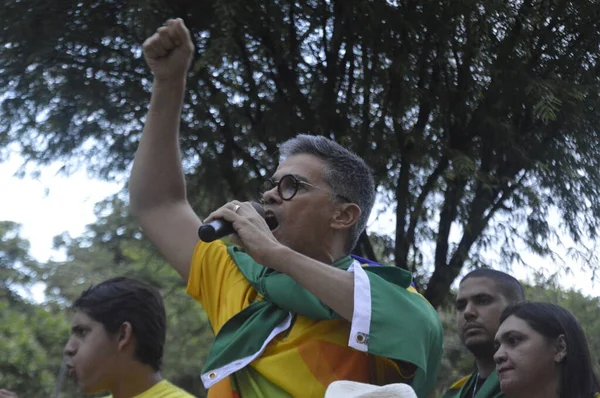 (Natal 'da düzenlenen İşçi Bayramı protestosu sırasında Brezilya Cumhurbaşkanı Jair Bolsonaro' nun destekçileri. 2 Mayıs 2022, Natal, Rio Grande do Norte, Brezilya: Brezilya Cumhurbaşkanı Jair Bolsonaro 'nun destekçileri