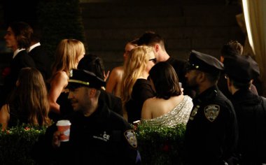 2022 'de kırmızı halıyla tanıştım. 2 Mayıs 2022, New York, ABD: Moda dünyasının en önemli etkinliklerinden biri olan Met Gala kırmızı halısı, Pazartesi gecesi Manhattan Metropolitan Sanat Müzesi 'nde gerçekleşti. 