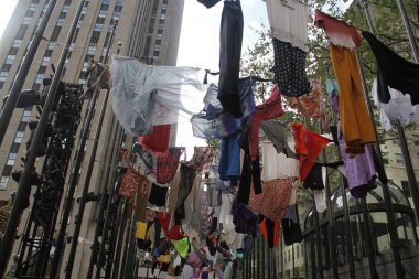 Rockefeller Center 'daki MASA: Intervencion / Interseccion. 4 Mayıs 2022, New York, ABD: Rockefeller Center 'daki MASA 5 Mayıs - 24 Haziran tarihleri arasında Rockefeller Center' ın kampüsünde Meksika 'nın en iyi çağdaş sanat ve tasarımını kutluyor. Bu...