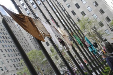 Rockefeller Center 'daki MASA: Intervencion / Interseccion. 4 Mayıs 2022, New York, ABD: Rockefeller Center 'daki MASA 5 Mayıs - 24 Haziran tarihleri arasında Rockefeller Center' ın kampüsünde Meksika 'nın en iyi çağdaş sanat ve tasarımını kutluyor. Bu...