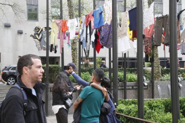 Rockefeller Center 'daki MASA: Intervencion / Interseccion. 4 Mayıs 2022, New York, ABD: Rockefeller Center 'daki MASA 5 Mayıs - 24 Haziran tarihleri arasında Rockefeller Center' ın kampüsünde Meksika 'nın en iyi çağdaş sanat ve tasarımını kutluyor. Bu...