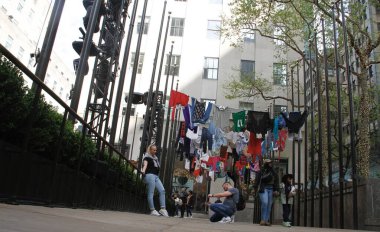 Rockefeller Center 'daki MASA: Intervencion / Interseccion. 4 Mayıs 2022, New York, ABD: Rockefeller Center 'daki MASA 5 Mayıs - 24 Haziran tarihleri arasında Rockefeller Center' ın kampüsünde Meksika 'nın en iyi çağdaş sanat ve tasarımını kutluyor. Bu...