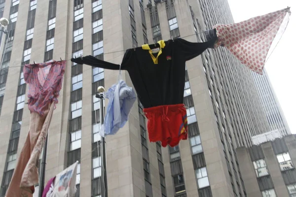 Rockefeller Center 'daki MASA: Intervencion / Interseccion. 4 Mayıs 2022, New York, ABD: Rockefeller Center 'daki MASA 5 Mayıs - 24 Haziran tarihleri arasında Rockefeller Center' ın kampüsünde Meksika 'nın en iyi çağdaş sanat ve tasarımını kutluyor. Bu...