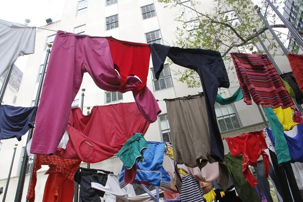 Rockefeller Center 'daki MASA: Intervencion / Interseccion. 4 Mayıs 2022, New York, ABD: Rockefeller Center 'daki MASA 5 Mayıs - 24 Haziran tarihleri arasında Rockefeller Center' ın kampüsünde Meksika 'nın en iyi çağdaş sanat ve tasarımını kutluyor. Bu...