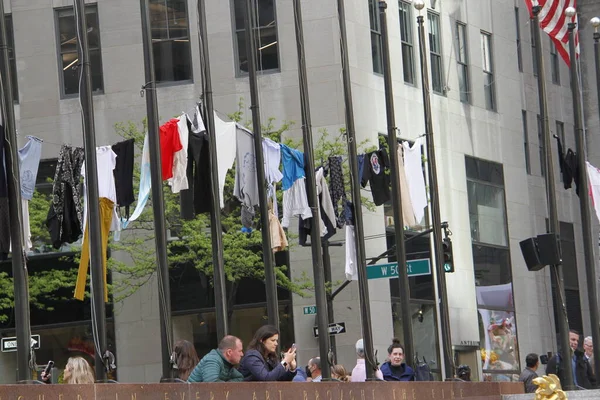 Rockefeller Center 'daki MASA: Intervencion / Interseccion. 4 Mayıs 2022, New York, ABD: Rockefeller Center 'daki MASA 5 Mayıs - 24 Haziran tarihleri arasında Rockefeller Center' ın kampüsünde Meksika 'nın en iyi çağdaş sanat ve tasarımını kutluyor. Bu...