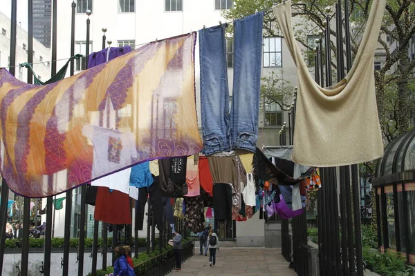 Rockefeller Center 'daki MASA: Intervencion / Interseccion. 4 Mayıs 2022, New York, ABD: Rockefeller Center 'daki MASA 5 Mayıs - 24 Haziran tarihleri arasında Rockefeller Center' ın kampüsünde Meksika 'nın en iyi çağdaş sanat ve tasarımını kutluyor. Bu...