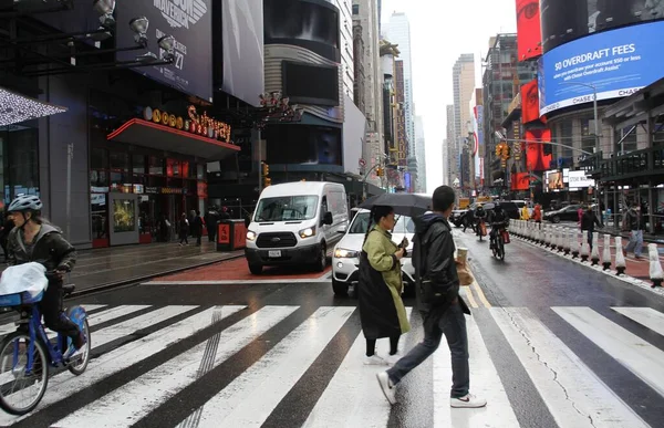 Times Square Rainfall May 2022 New York Usa New Yorkers — Stok fotoğraf