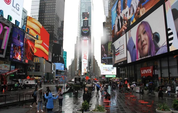 Times Square Onder Regenval Mei 2022 New York Verenigde Staten — Stockfoto