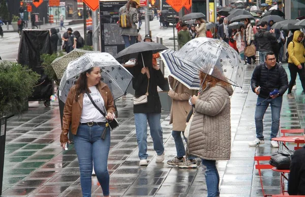 Times Square Υπό Rainfall Μαΐου 2022 Νέα Υόρκη Ηπα Νεοϋορκέζοι — Φωτογραφία Αρχείου