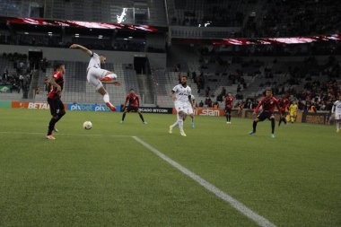 Brezilya Futbol Şampiyonası 2022: Athletico Ceara 'ya karşı. 7 Mayıs 2022, Curitiba, Parana, Brezilya: Arena da Baixada Stadyumu 'nda oynanan Brezilya Futbol Şampiyonası' nın beşinci turu için geçerli olan Athletico Paranaense ve Ceara arasındaki futbol maçı