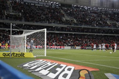 Brezilya Futbol Şampiyonası 2022: Athletico Ceara 'ya karşı. 7 Mayıs 2022, Curitiba, Parana, Brezilya: Arena da Baixada Stadyumu 'nda oynanan Brezilya Futbol Şampiyonası' nın beşinci turu için geçerli olan Athletico Paranaense ve Ceara arasındaki futbol maçı