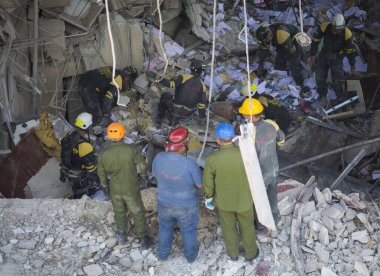 Havana-Küba 'daki Saratoga Oteli' nde meydana gelen patlamada yaklaşık 32 kişi öldü. 7 Mayıs 2022, Havana, Küba: Saratoga Oteli 'nde Cuma (06) saatlerinde yaklaşık 32 kişinin öldüğü şiddetli bir patlama meydana geldi 