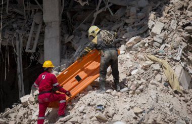 Havana-Küba 'daki Saratoga Oteli' nde meydana gelen patlamada yaklaşık 32 kişi öldü. 7 Mayıs 2022, Havana, Küba: Saratoga Oteli 'nde Cuma (06) saatlerinde yaklaşık 32 kişinin öldüğü şiddetli bir patlama meydana geldi 