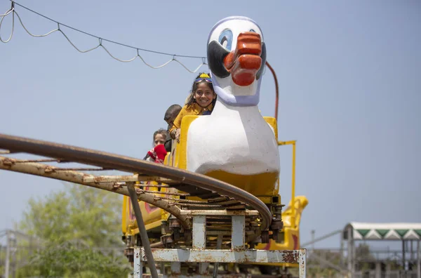 Palestinians Enjoy Amusement Parks Eid Fitr Holiday May 2022 Gaza — стокове фото