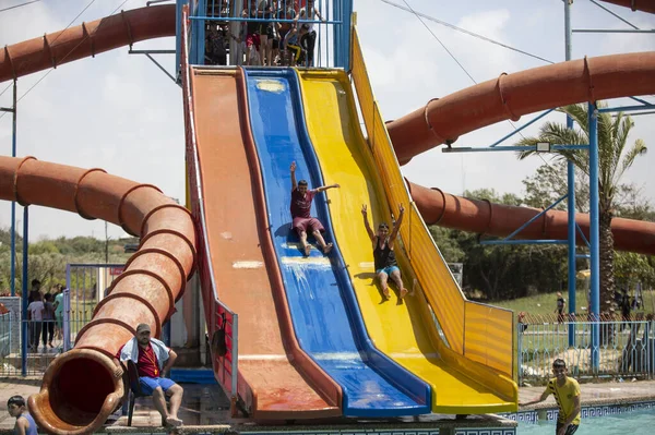 Les Palestiniens Profitent Des Parcs Attractions Pendant Les Vacances Aïd — Photo