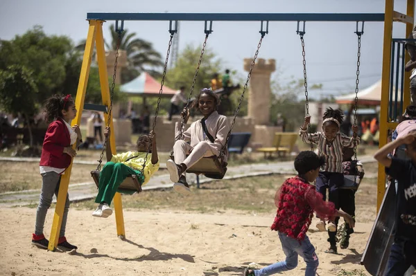 Palestinians Enjoy Amusement Parks Eid Fitr Holiday May 2022 Gaza — Stok fotoğraf