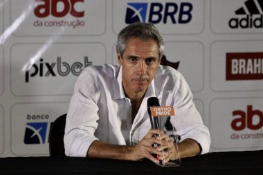 Brezilya Futbol Şampiyonası: Flamengo Botafogo 'ya karşı. 8 Mayıs 2022, Brasilia, Federal Bölge, Brezilya: Flamengo takımından koç Paulo Souza, Brezilya Futbol Şampiyonası için geçerli olan Botafogo maçından sonra basın toplantısı düzenledi.