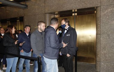 Roberto Carlos Radio City Music Hall 'da Anneler Günü' nde canlı olarak şarkı söylüyor. 8 Mayıs 2022, New York, ABD: Brezilyalı ünlü şarkıcı Roberto Carlos, 8 Mayıs 'ta New York' ta Radio City Music Hall 'da canlı performans sergiledi.