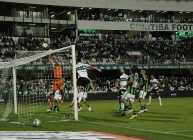 Brezilya Futbol Şampiyonası: Coritiba, Amerika-MG 'ye karşı. 15 Mayıs 2022, Coritiba, Parana, Brezilya: Coritiba ile Amerika-MG arasındaki futbol maçı, Couto Pereira Stadyumu' nda düzenlenen Brezilya Futbol Şampiyonası 'nın 6. turu için geçerlidir.