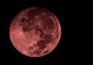 Rio de Janeiro 'da Ay tutulması kanlı ay görüldü. 15 Mayıs 2022, Rio de Janeiro, Brezilya: 15 Mayıs Pazar günü Rio de Janeiro 'da toplam ay tutulmasının ayrıcalıklı bir manzarası görüldü. Nadir görülen fenomene Kanlı Ay da denir.