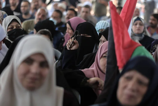 Palestijnen Zwaaien Met Vlaggen Tijdens Mars Voor 74Ste Verjaardag Van — Stockfoto