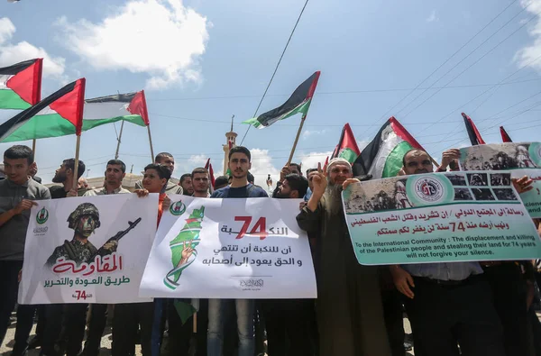 Filistinliler Nakba Nın Yıldönümü Için Yürüyüş Sırasında Bayrak Sallıyorlar Mayıs — Stok fotoğraf