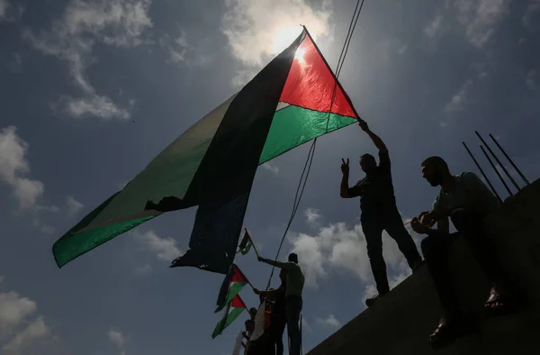 Los Palestinos Ondean Banderas Durante Marcha Por Aniversario Nakba Mayo — Foto de Stock