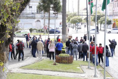 Adalet, meclis üyesi Renato Freitas 'ın işçi partisinden (PT) ihraç talebini değerlendirecek olağanüstü oturumu askıya aldı. 19 Mayıs 2022, Curitiba, Parana, Brezilya: Yargıç Patricia de Almeida Gomes Bergonse 'un kararıyla