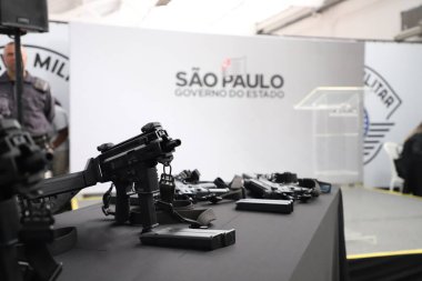 Eyalet Valisi tarafından Sao Paulo Askeri Polisine 490 hafif makineli tüfek teslimatı. 19 Mayıs 2022, Sao Paulo, Brezilya Sao Paulo valisi Rodrigo Garcia, Sao Paulo Askeri Polisine 490 hafif makineli tüfek teslim etti. 