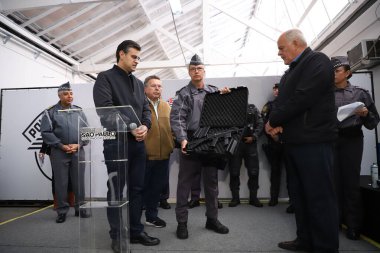 Eyalet Valisi tarafından Sao Paulo Askeri Polisine 490 hafif makineli tüfek teslimatı. 19 Mayıs 2022, Sao Paulo, Brezilya Sao Paulo valisi Rodrigo Garcia, Sao Paulo Askeri Polisine 490 hafif makineli tüfek teslim etti. 
