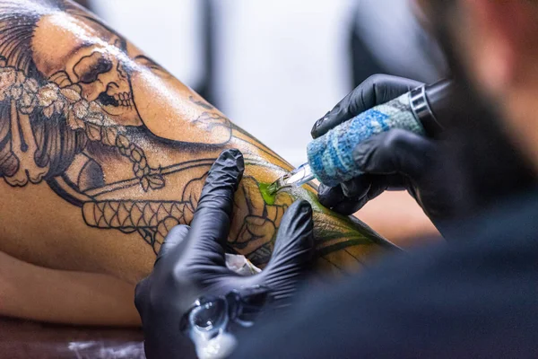 Dövme Haftası 2022 Rio de Janeiro 'daki Sul America Kongre Merkezi' nde düzenlenmektedir. 20 Mayıs 2022, Rio de Janeiro, Brezilya: İki yıllık koronavirüs salgınından sonra, Tattoo Week Rio de Janeiro 'ya geri döndü