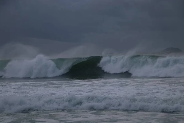 Surfistas Que Pasan Mejor Tiempo Playa Leblon Río Janeiro Mayo —  Fotos de Stock