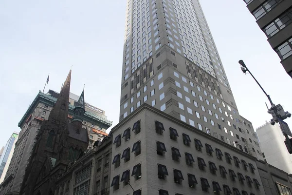 Workers Stranded Construction Cradle Skyscraper Fifth Avenue Front Trump Tower — Stock Photo, Image