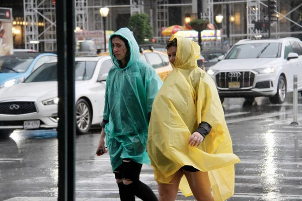 Ένας Έκπληκτος Heavy Rainfall Έπιασε Τους Νεοϋορκέζους Χωρίς Επίγνωση Μαΐου — Φωτογραφία Αρχείου