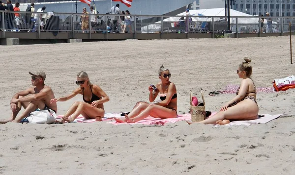 Affollata Calda Coney Island Beach Maggio 2022 Brooklyn New York — Foto Stock