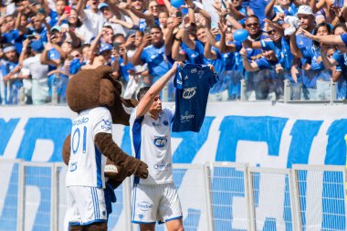 Brezilya Futbol Şampiyonası - İkinci Lig: Cruzeiro Sampaio Correa 'ya karşı. Cruzeiro ve Sampaio Correa arasında oynanan futbol maçı, Brezilya Futbol - İkinci Lig, Mineirao Stadyumu, Mino Horizonte, Minas Gerais 'te yapıldı.