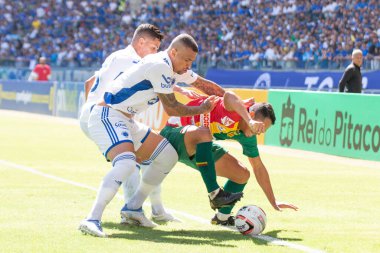Brezilya Futbol Şampiyonası - İkinci Lig: Cruzeiro Sampaio Correa 'ya karşı. Cruzeiro ve Sampaio Correa arasında oynanan futbol maçı, Brezilya Futbol - İkinci Lig, Mineirao Stadyumu, Mino Horizonte, Minas Gerais 'te yapıldı.