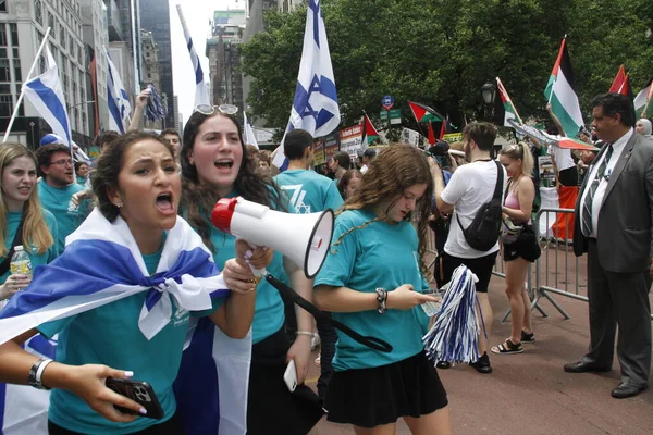 2022年以色列游行示威 主题为 Kalanu Yachad Together Again 2022年5月22日 美国纽约 预计将有4万多名游行者参加2022年以色列游行 主题是 — 图库照片