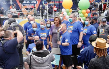 ABC Günaydın Amerika programında 2022 Özel Olimpiyatlar için Meşale Koşusu Son Bacak. 24 Mayıs 2022, New York, ABD: 2022 Özel Olimpiyatlar için Meşale Çalıştırma Son Bacağı)