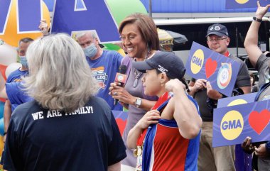 ABC Günaydın Amerika programında 2022 Özel Olimpiyatlar için Meşale Koşusu Son Bacak. 24 Mayıs 2022, New York, ABD: 2022 Özel Olimpiyatlar için Meşale Çalıştırma Son Bacağı)