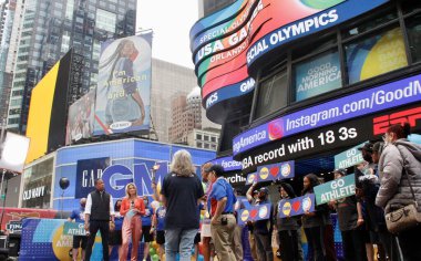 ABC Günaydın Amerika programında 2022 Özel Olimpiyatlar için Meşale Koşusu Son Bacak. 24 Mayıs 2022, New York, ABD: 2022 Özel Olimpiyatlar için Meşale Çalıştırma Son Bacağı)