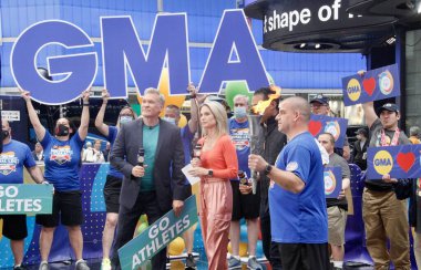 ABC Günaydın Amerika programında 2022 Özel Olimpiyatlar için Meşale Koşusu Son Bacak. 24 Mayıs 2022, New York, ABD: 2022 Özel Olimpiyatlar için Meşale Çalıştırma Son Bacağı)