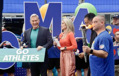 ABC Günaydın Amerika programında 2022 Özel Olimpiyatlar için Meşale Koşusu Son Bacak. 24 Mayıs 2022, New York, ABD: 2022 Özel Olimpiyatlar için Meşale Çalıştırma Son Bacağı)