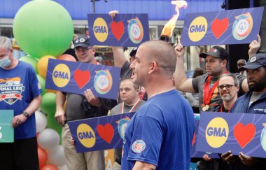 ABC Günaydın Amerika programında 2022 Özel Olimpiyatlar için Meşale Koşusu Son Bacak. 24 Mayıs 2022, New York, ABD: 2022 Özel Olimpiyatlar için Meşale Çalıştırma Son Bacağı)