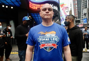 ABC Günaydın Amerika programında 2022 Özel Olimpiyatlar için Meşale Koşusu Son Bacak. 24 Mayıs 2022, New York, ABD: 2022 Özel Olimpiyatlar için Meşale Çalıştırma Son Bacağı)