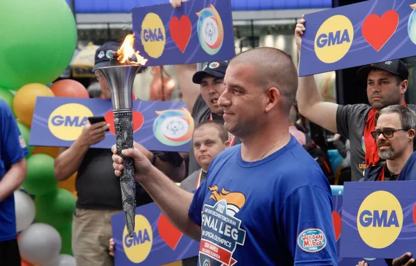 ABC Günaydın Amerika programında 2022 Özel Olimpiyatlar için Meşale Koşusu Son Bacak. 24 Mayıs 2022, New York, ABD: 2022 Özel Olimpiyatlar için Meşale Çalıştırma Son Bacağı)