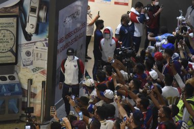 Libertadores Futbol Kupası: Fortaleza delegasyonu, Libertadores Futbol Kupası 'nın 16 turu için eşi görülmemiş dereceler elde ettikten sonra Pinto Martins Uluslararası Havalimanı' na geldi. 26 Mayıs 2022, Fortaleza, Ceara, Brezilya