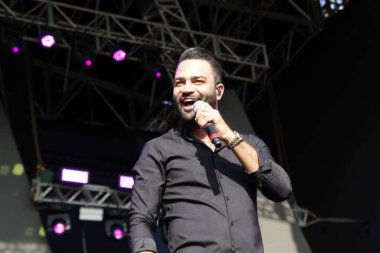 (Curitiba Country Müzik Festivali Pinhais 'de (PR) düzenlenmektedir. 28 Mayıs 2022, Pinhais, Parana, Brezilya: Pinhais 'deki Expotrade Kongre Merkezi' nde şarkıcı Luccas Fernandes ile Curitiba Country Müzik Festivali 'nin açılışı